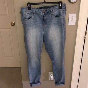 High raise skinny jeans with curvy fit